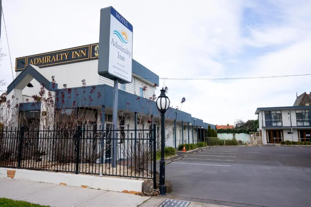 Admiralty Inn