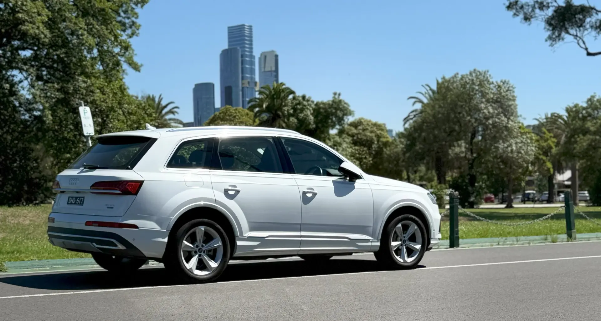 Essendon Fields airport door to door chauffeur service