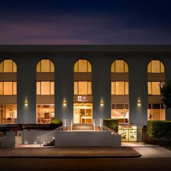 BEST WESTERN PLUS Travel Inn to Melbourne Airport premium and luxurious chauffeur service
