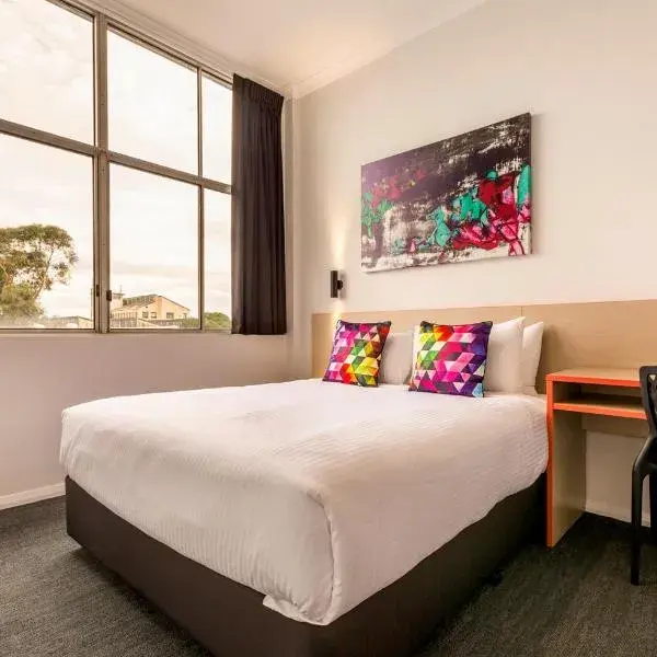 Nightcap at Ashley Hotel to Melbourne Airport premium and luxurious chauffeur service