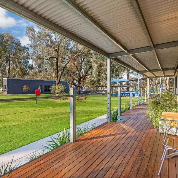 BIG4 Bendigo Marong Holiday Park to Melbourne Airport premium and luxurious chauffeur service