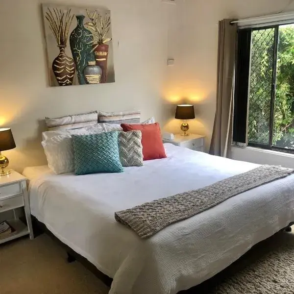 Hotel Style Monterey Guest Studio near Hospitals, Beach and Airport to Sydney Airport (SYD) premium and luxurious chauffeur service