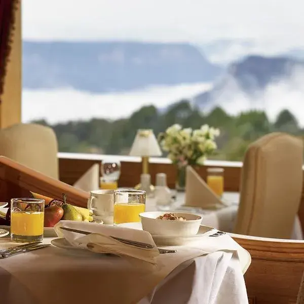 Mountain Heritage Hotel to Sydney Airport (SYD) premium and luxurious chauffeur service