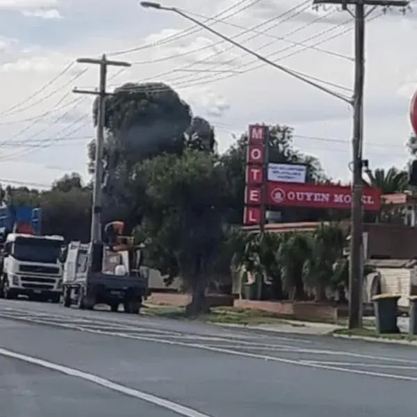OUYEN MOTEL to Melbourne Airport premium and luxurious chauffeur service