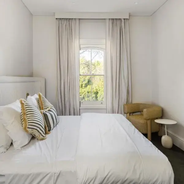The Stirling Hotel to Adelaide Airport (ADL) premium and luxurious chauffeur service