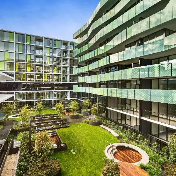 Corporate Living Accommodation Abbotsford to Melbourne Airport premium and luxurious chauffeur service