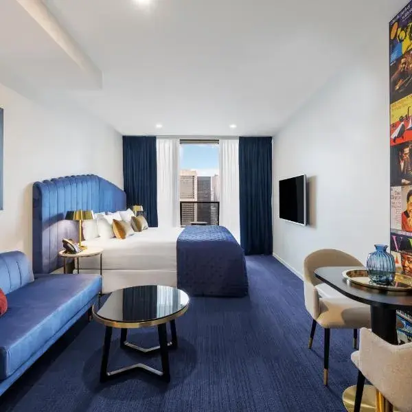 Avani Melbourne Jazz Corner Residences to Melbourne Airport premium and luxurious chauffeur service