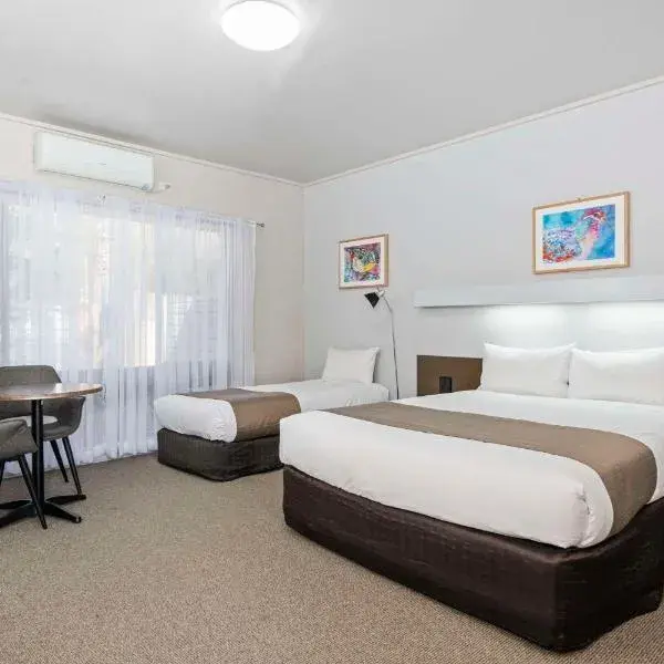 Comfort Inn Clubarham to Melbourne Airport premium and luxurious chauffeur service