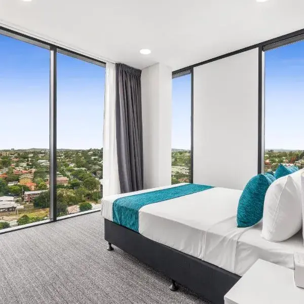 Essence Suites Taringa to Brisbane Airport (BNE) premium and luxurious chauffeur service