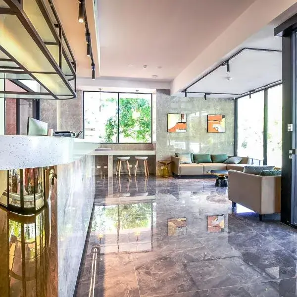 Aurea Hotel Perth Kings Park to Perth Airport (PER) premium and luxurious chauffeur service