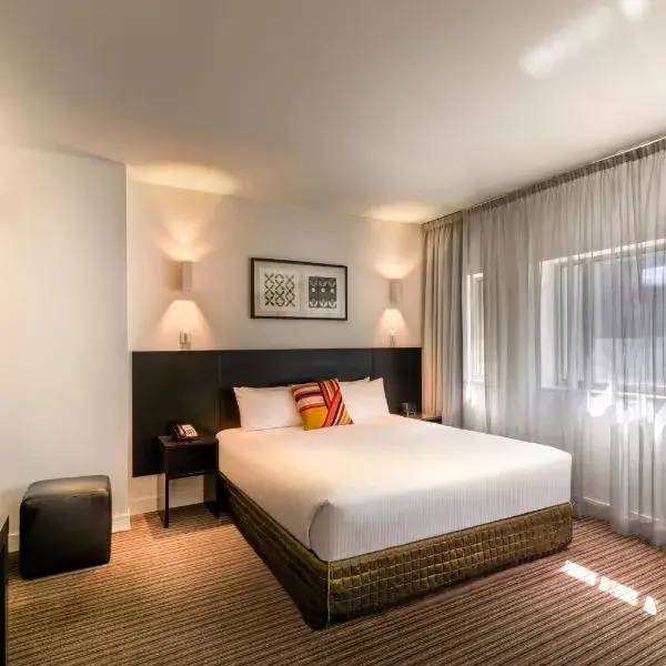 Causeway 353 Hotel to Melbourne Airport premium and luxurious chauffeur service