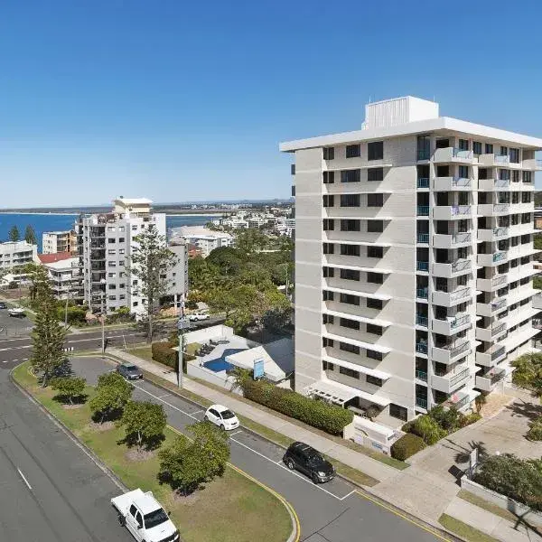 Burgess @ Kings Beach Apartments to Brisbane Airport (BNE) premium and luxurious chauffeur service