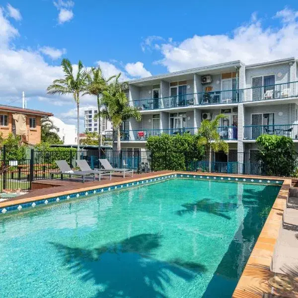 Broadwater Keys Holiday Apartments to Brisbane Airport (BNE) premium and luxurious chauffeur service