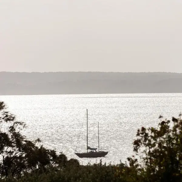 Ananda 1 -Bliss by the Sea to Melbourne Airport premium and luxurious chauffeur service