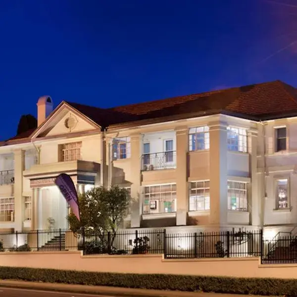 Grand View Hotel to Sydney Airport (SYD) premium and luxurious chauffeur service