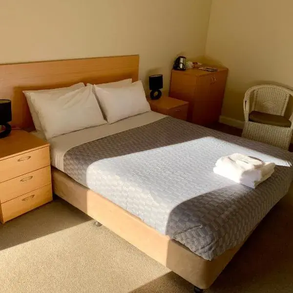 Settlers Hotel York to Perth Airport (PER) premium and luxurious chauffeur service