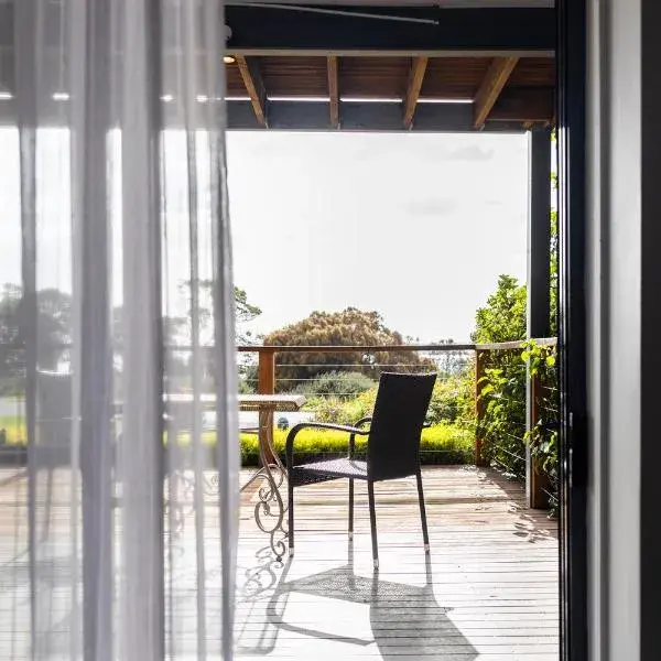 Ananda 3 - Bliss by the Sea to Melbourne Airport premium and luxurious chauffeur service