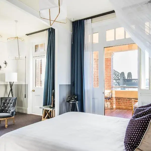 Hotel Palisade to Sydney Airport (SYD) premium and luxurious chauffeur service