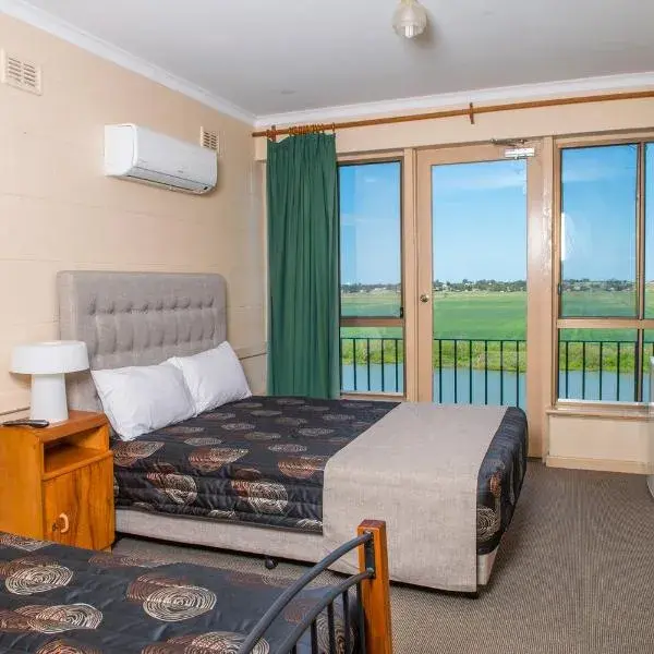 Tailem Bend Riverside Hotel to Adelaide Airport (ADL) premium and luxurious chauffeur service