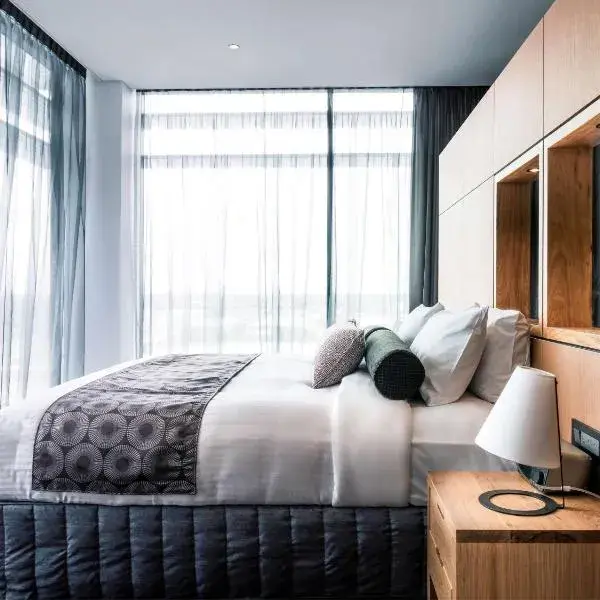 Mercure Sydney Liverpool to Sydney Airport (SYD) premium and luxurious chauffeur service