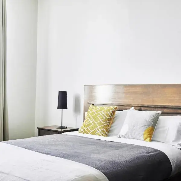 Plough Hotel to Melbourne Airport premium and luxurious chauffeur service
