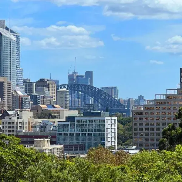 City Budget Hotel to Sydney Airport (SYD) premium and luxurious chauffeur service
