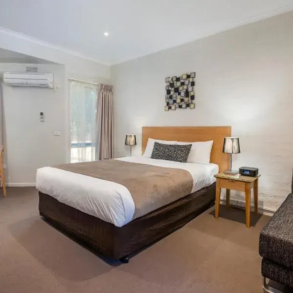 Comfort Inn Coach & Bushmans to Melbourne Airport premium and luxurious chauffeur service