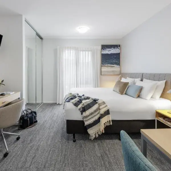 Quest Geelong to Melbourne Airport premium and luxurious chauffeur service