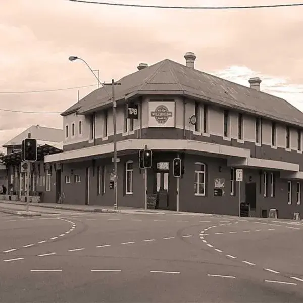 The Beaconsfield Hotel to Perth Airport (PER) premium and luxurious chauffeur service