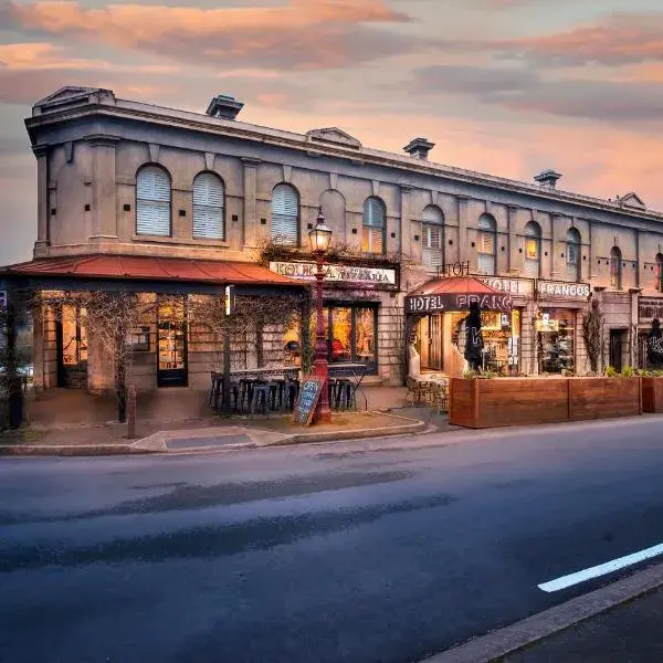 Hotel Frangos to Melbourne Airport premium and luxurious chauffeur service