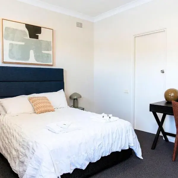Figtree Hotel Wollongong to Sydney Airport (SYD) premium and luxurious chauffeur service