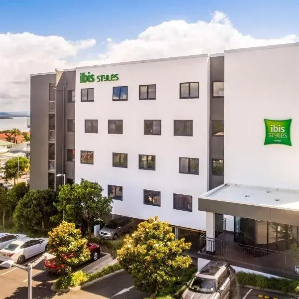 Ibis Styles The Entrance to Sydney Airport (SYD) premium and luxurious chauffeur service