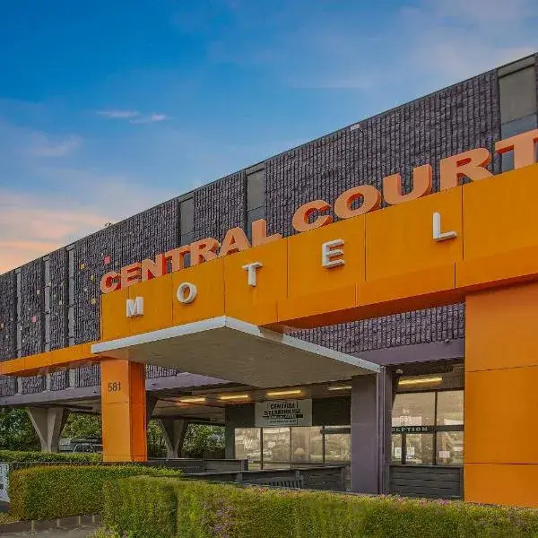 Central Court Motel Warrnambool to Melbourne Airport premium and luxurious chauffeur service