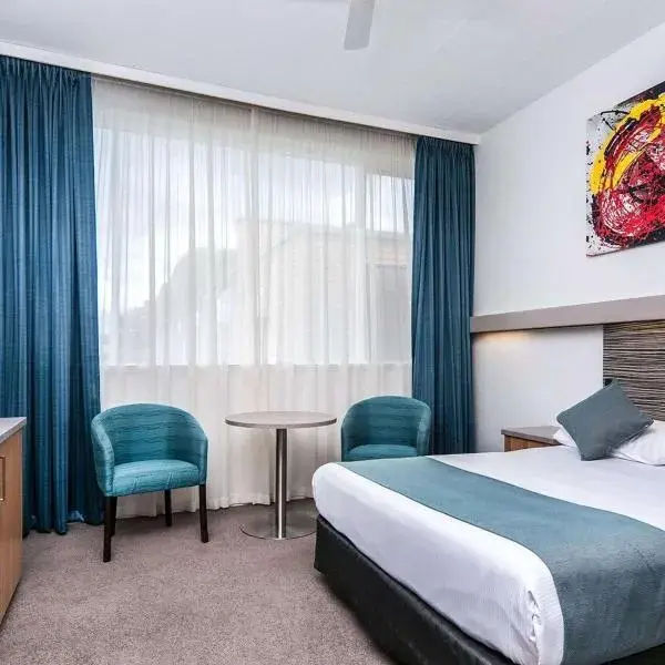 Comfort Inn Regal Park to Adelaide Airport (ADL) premium and luxurious chauffeur service