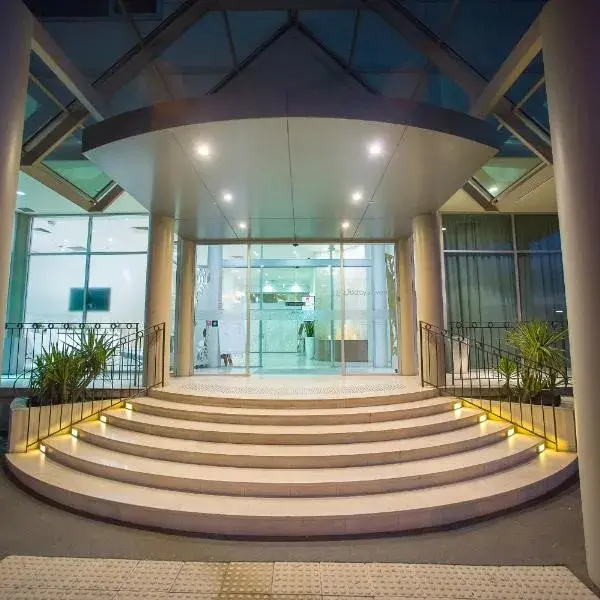 Sfera's Park Suites & Convention Centre to Adelaide Airport (ADL) premium and luxurious chauffeur service