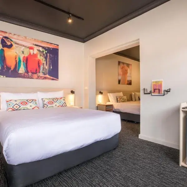 Nightcap at Chester Hill Hotel to Sydney Airport (SYD) premium and luxurious chauffeur service
