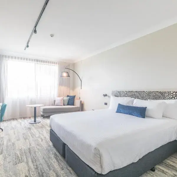 Mermaid Waters Hotel by Nightcap Plus to Brisbane Airport (BNE) premium and luxurious chauffeur service