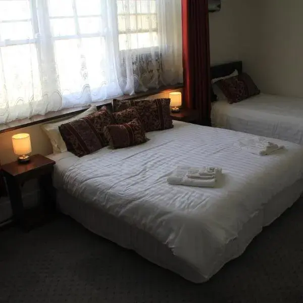 The Woomelang Hotel to Melbourne Airport premium and luxurious chauffeur service