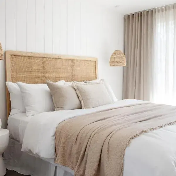 Loea Boutique Hotel to Brisbane Airport (BNE) premium and luxurious chauffeur service