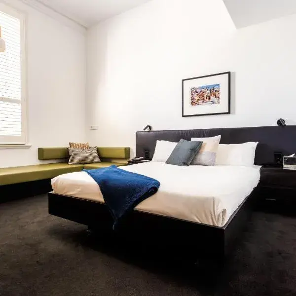 Middle Park Hotel to Melbourne Airport premium and luxurious chauffeur service