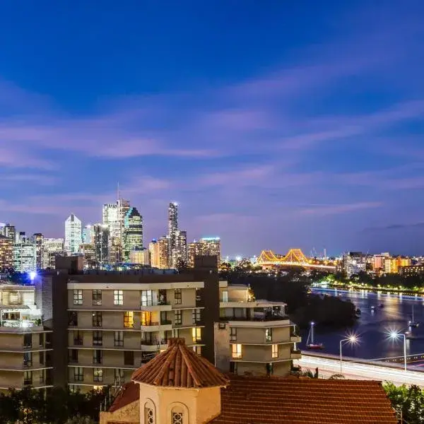 Hillcrest Apartment Hotel to Brisbane Airport (BNE) premium and luxurious chauffeur service