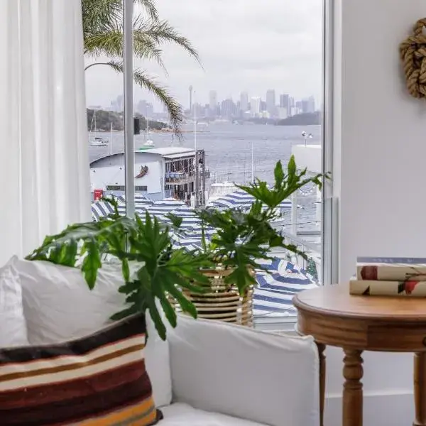 Watsons Bay Boutique Hotel to Sydney Airport (SYD) premium and luxurious chauffeur service