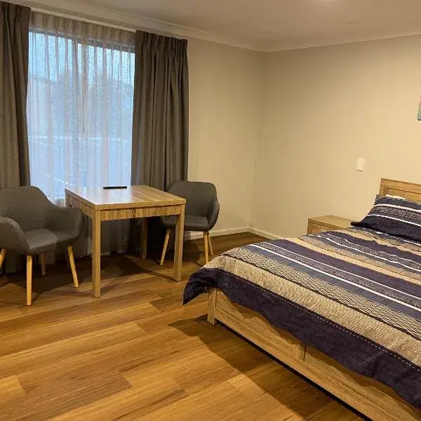 The Morrison Motel to Perth Airport (PER) premium and luxurious chauffeur service