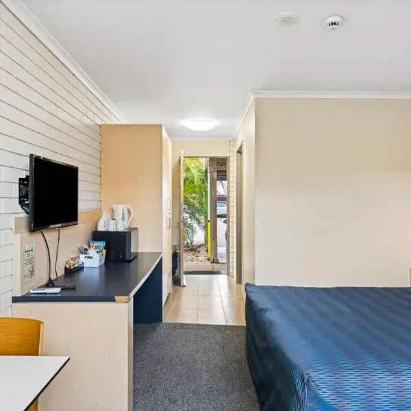 Morayfield Tavern to Brisbane Airport (BNE) premium and luxurious chauffeur service