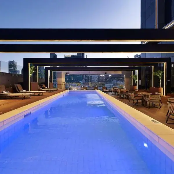 Doubletree By Hilton Perth Northbridge to Perth Airport (PER) premium and luxurious chauffeur service