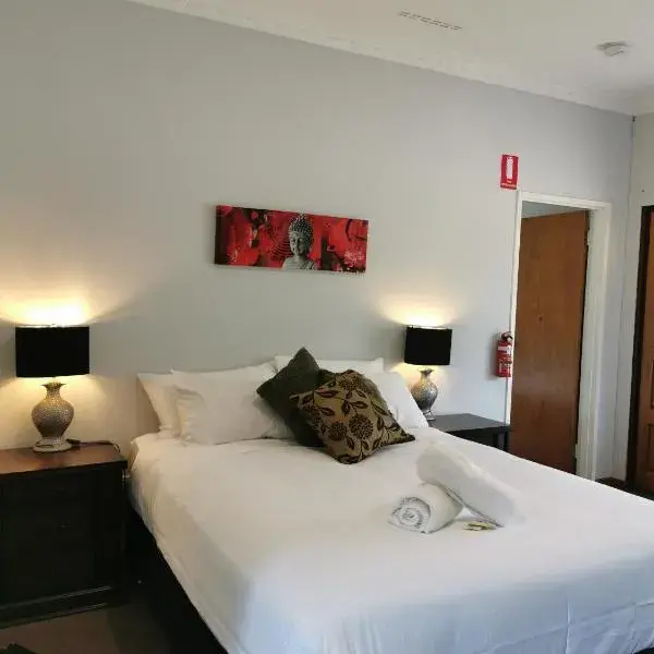 Lake Clifton Tavern and Motel to Perth Airport (PER) premium and luxurious chauffeur service