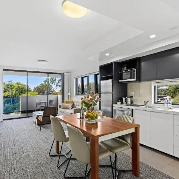 Quest Kelvin Grove to Brisbane Airport (BNE) premium and luxurious chauffeur service