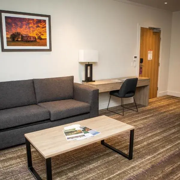 Porter's Plainland Hotel to Brisbane Airport (BNE) premium and luxurious chauffeur service