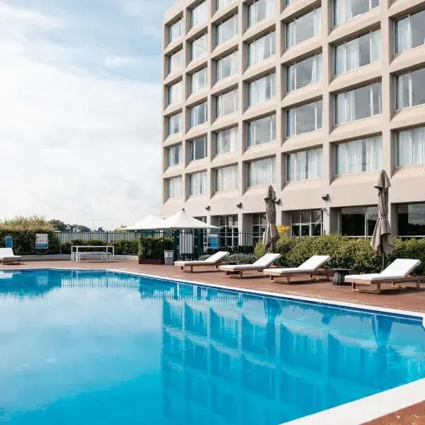 Mercure Sydney Parramatta to Sydney Airport (SYD) premium and luxurious chauffeur service