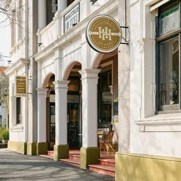 Healesville Hotel to Melbourne Airport premium and luxurious chauffeur service